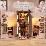 The Alley Waiting for the Cat